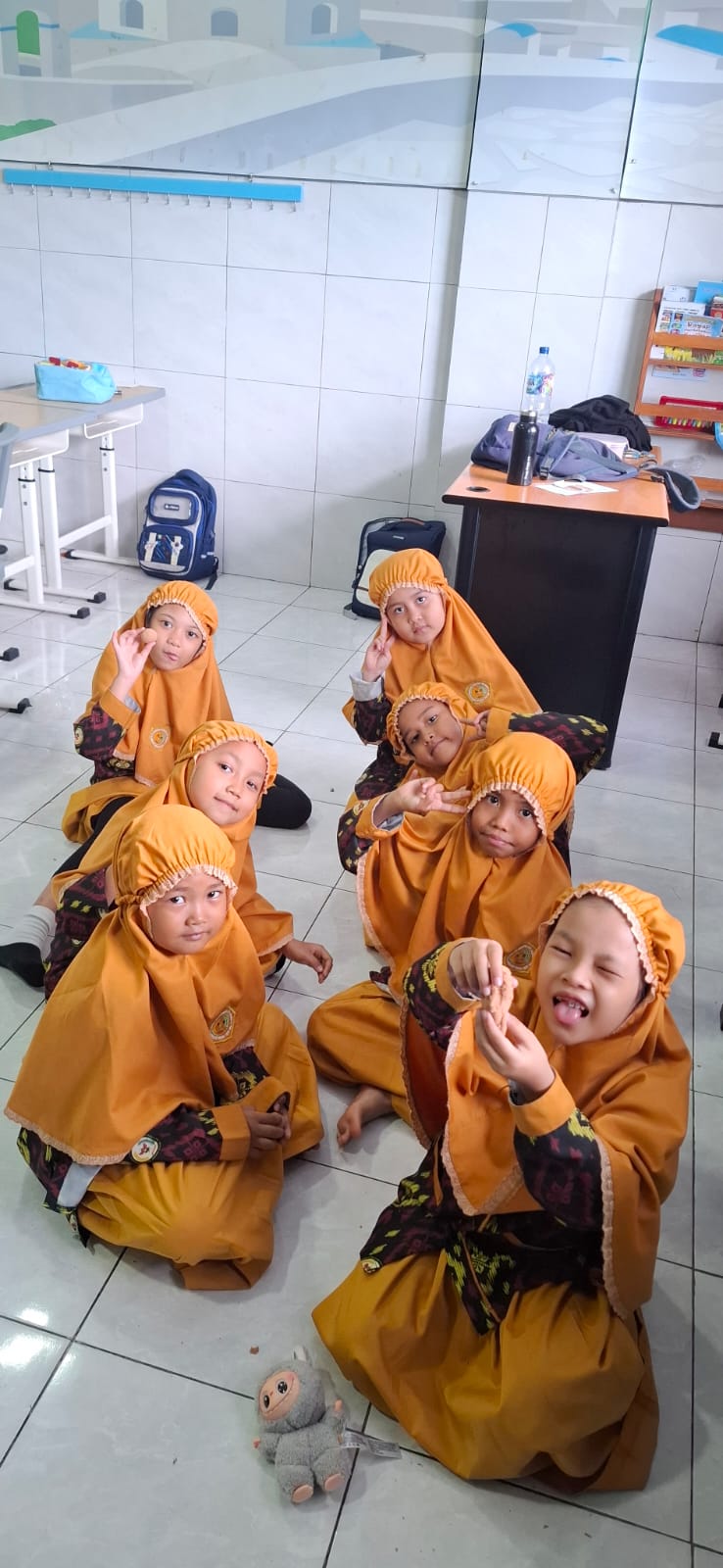 Kreativitas Tanpa Batas! Kelas 1 Najah Belajar dan Berkarya Melalui LEGO - foto 1